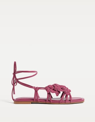  flat floral sandals in burgundy