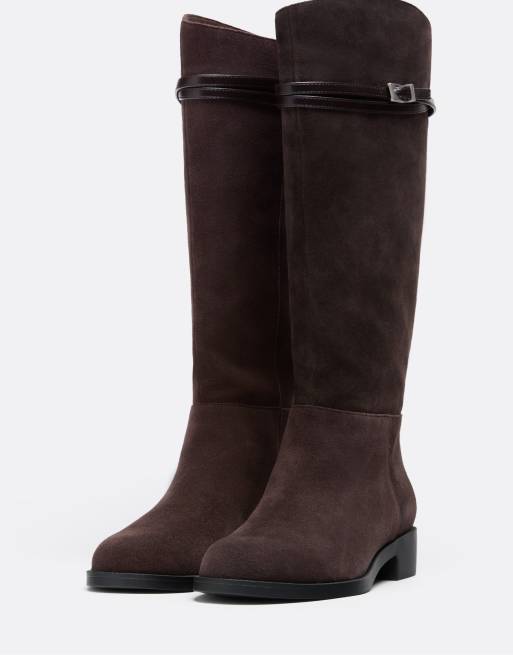 Stradivarius Flat leather equestrian boots in brown, 3 of 6