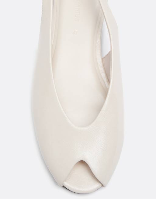 Stradivarius Flat peep toe slingback ballet flats in ecru, 4 of 5