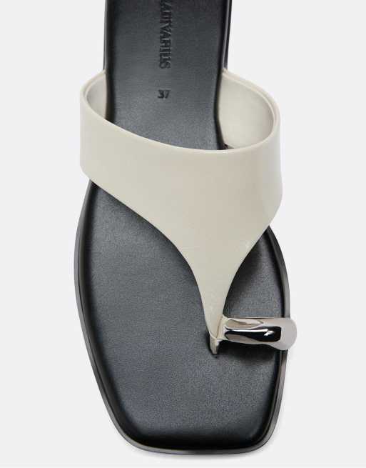 Stradivarius Flat slide sandals with metal detail in ecru, 3 of 4
