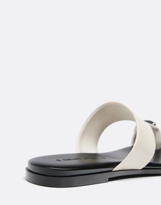 Stradivarius Flat slide sandals with metal detail in ecru, 4 of 4