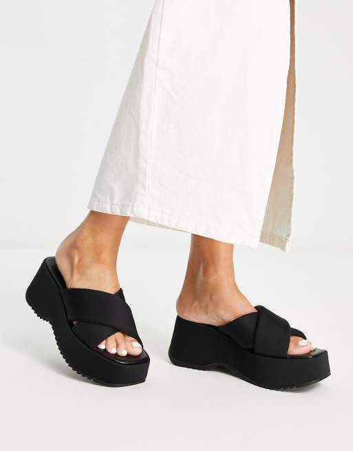 Stradivarius flatform 90s sandal in black | ASOS