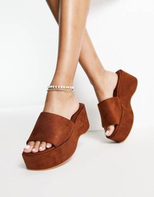 Stradivarius flatform mules in brown