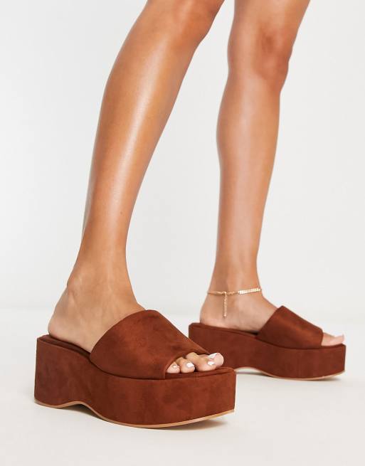 Stradivarius flatform mules in brown