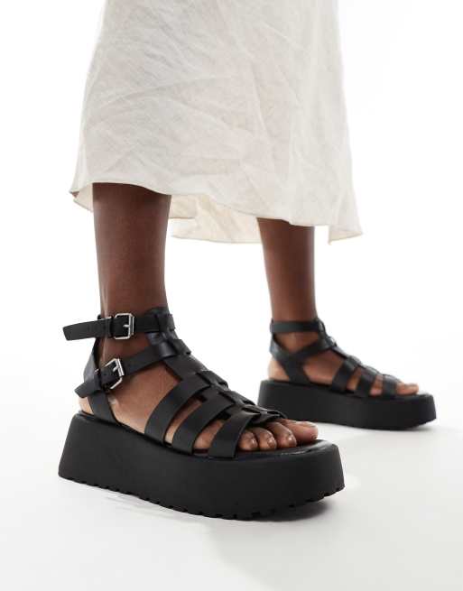 Stradivarius - Flatform-sandaler med stropper i sort 