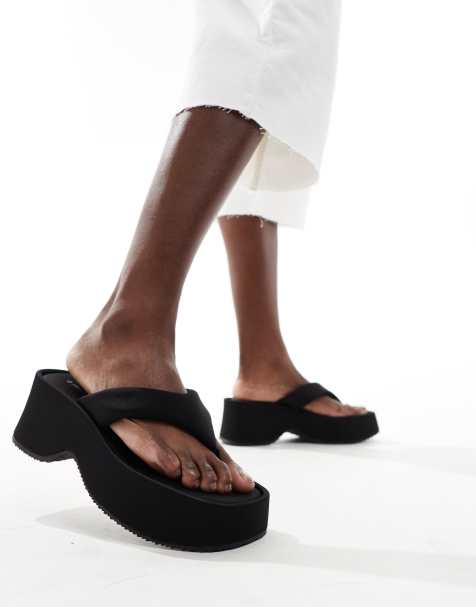Stradivarius - Flatform-sandaler med tårem i sort - view 1