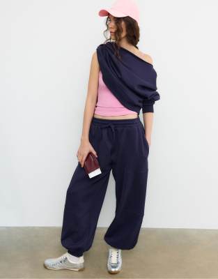 Stradivarius - Flauschige Balloon-Jogginghose in Dunkelblau-Marineblau