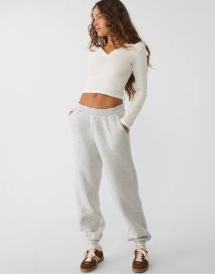 Stradivarius - Flauschige Boyfriend-Jogginghose in grau meliert