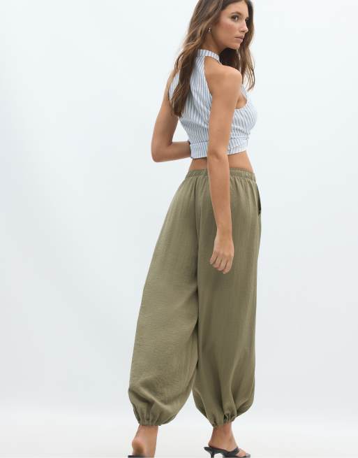 Stradivarius – Fließende Haremshose in Khaki, 4 von 4