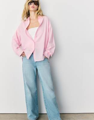 Stradivarius - Fließende Hemdbluse in Pastellrosa mit Leinenanteil