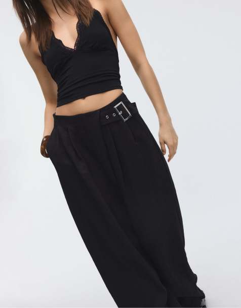 Stradivarius – Fließende Hose in Schwarz mit Schnalle - view 1