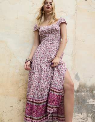 Stradivarius - Fließendes, lang geschnittenes Kleid in Hellrosa mit Muster
