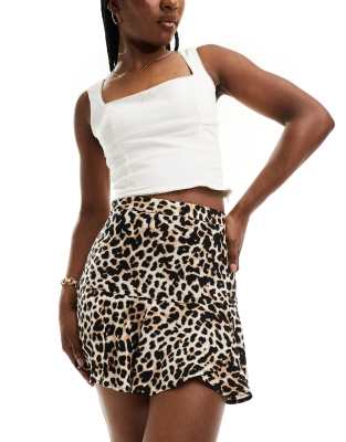 flippy skort in leopard print-Brown