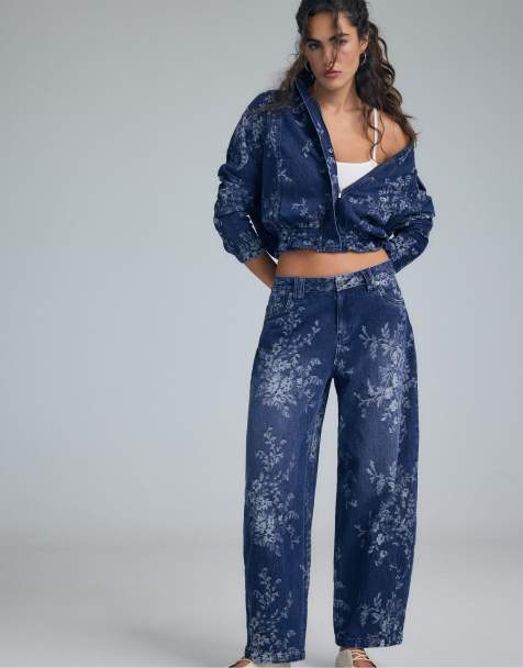 Stradivarius Floral jacquard barrel jeans in medium blue denim - view 1