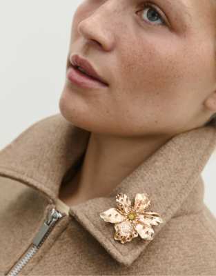 Stradivarius - Florale Brosche in Gold-Gelb