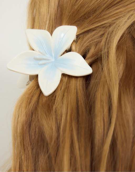 Stradivarius Flower clip in royal blue, 3 of 4