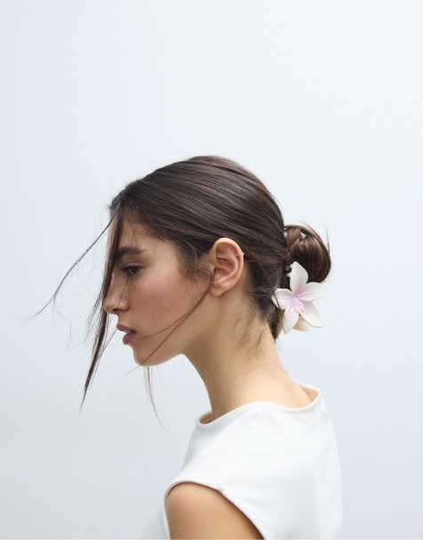 Stradivarius Flower hair clip in pastel pink - view 1