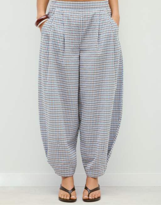 Stradivarius Flowing barrel check trousers in sky blue, 2 of 4