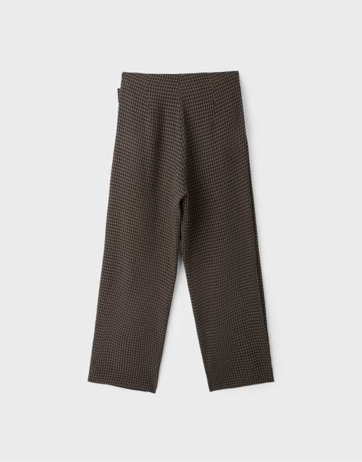 Stradivarius Flowing check trousers with buckle in khaki, 7 of 7