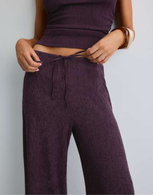 Stradivarius Flowing creased-effect trousers in purple, 4 of 4