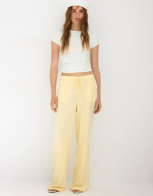 Stradivarius Flowy linen-look trousers in pastel yellow, 4 of 4