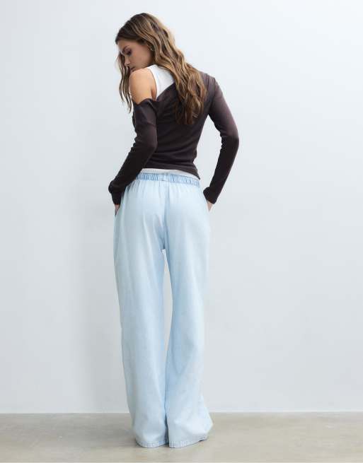 Stradivarius - Flowy - Pantaloni in denim blu medio chiaro con coulisse, 3 di 4