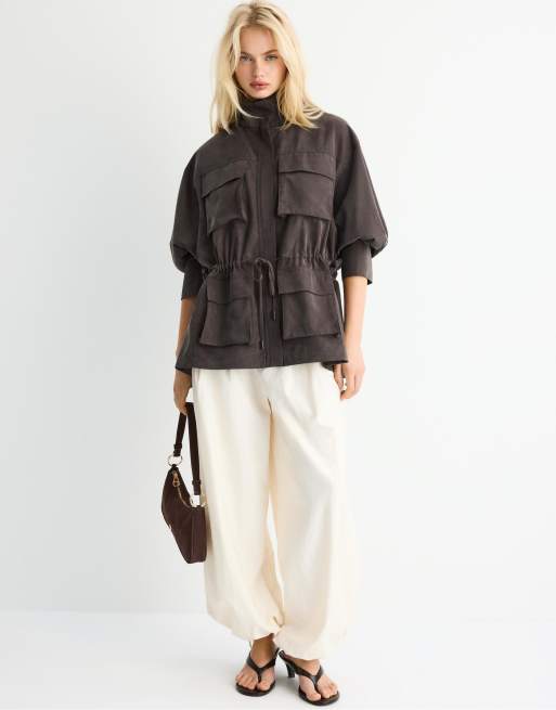 Stradivarius - Fluid - Brun utility-parka, 2 af 4