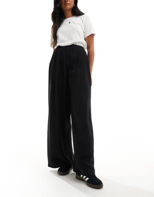 Stradivarius fluid pleat front pants in black , 4 of 5