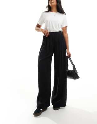 Stradivarius Stradivarius fluid pleat front trouser in black