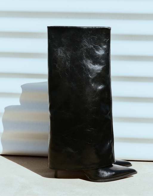 Stradivarius Fold over knee boots in black in black, 6 of 6