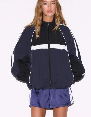 Stradivarius - Funktionsjacke in Marineblau