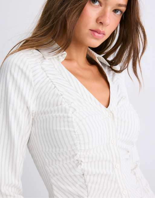 Stradivarius Gathered v-neck shirt in ecru, 4 of 6