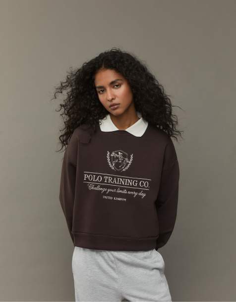 Stradivarius - Geborduurd sweatshirt met polokraag in bruin - view 1