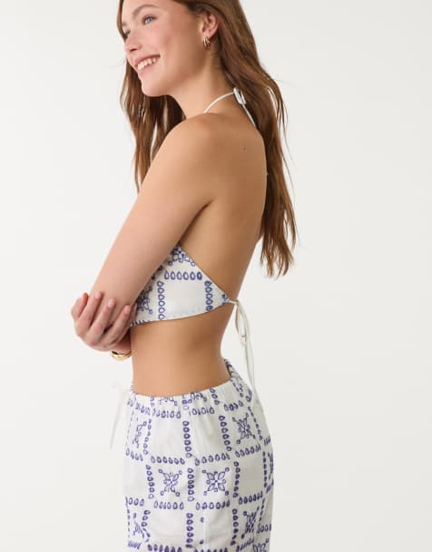 Stradivarius - Geborduurde haltertop in blauw - view 1