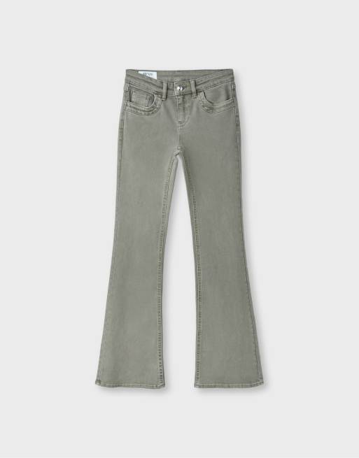Stradivarius geborduurde pocket bell bottom jeans in kaki, 6 van 7