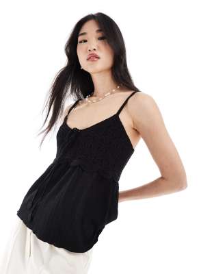 Stradivarius - Gehaakte cami-top in zwart - view 1