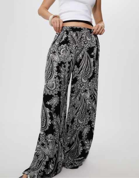 Stradivarius – Gemusterte Palazzo-Hose in Schwarz aus fließendem Material - view 1