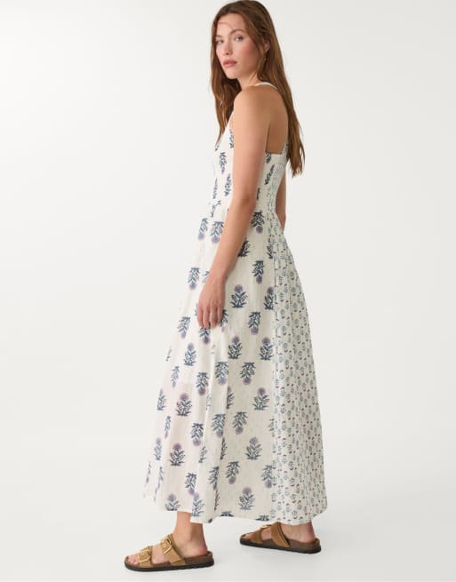 Stradivarius – Gemustertes Midikleid in Marineblau