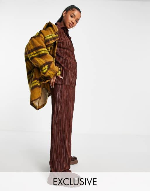 Stradivarius - Geplooide broek in chocoladebruin, deel van co-ord set