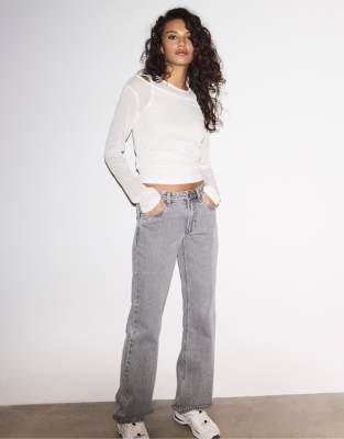 Stradivarius - Gerade geschnittene Hose in hellgrauer Denim-Waschung mit niedrigem Bund