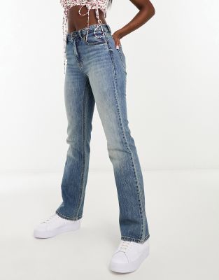 Stradivarius - Gerade geschnittene Jeans in Vintage-Waschung-Blau