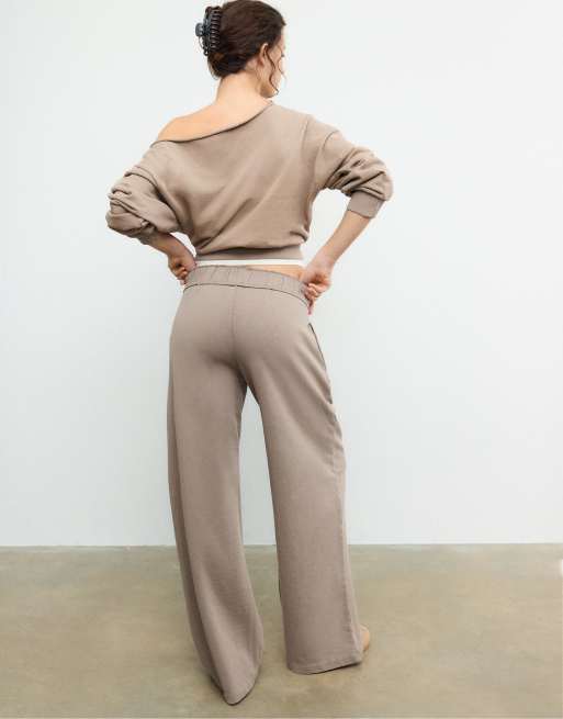 Stradivarius – Gerade geschnittene Jogginghose in Beige in verwaschener Optik, 4 von 4