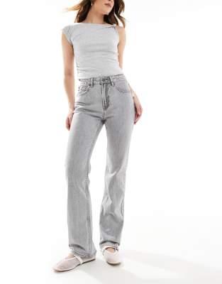 Stradivarius - Gerade geschnittene Vintage-Jeans in Grau