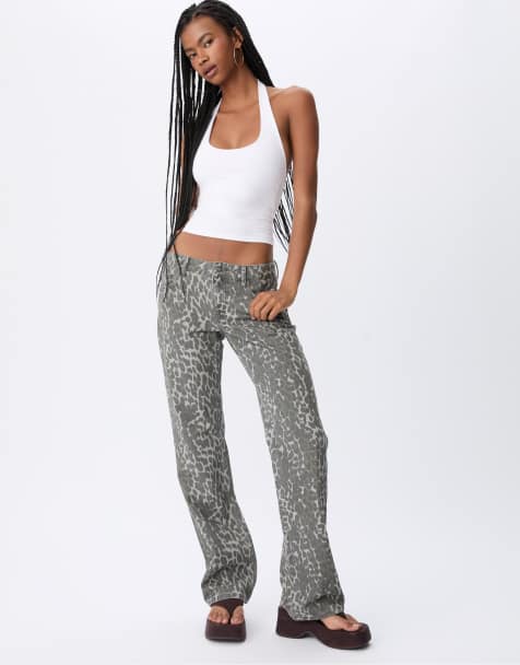 Stradivarius – Gerade Hose in Khaki mit Leopardenmuster - view 1
