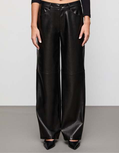 Stradivarius – Gerade, strukturierte Hose in Schwarz mit Lederoptik - view 1