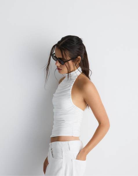 Stradivarius – Gerafftes Neckholder-Top in Ecru - view 1