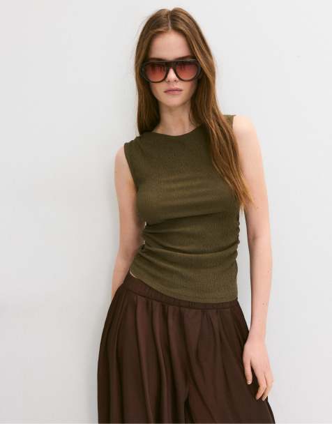 Stradivarius – Gerafftes T-Shirt in Khaki - view 1