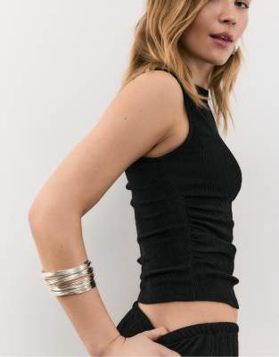 Stradivarius - Gerafftes T-Shirt in Schwarz