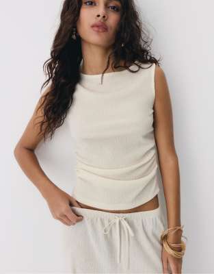 Stradivarius - Gerafftes T-Shirt in Vanille-Weiß