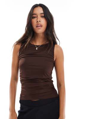 Stradivarius - Gerafftes Tanktop in Braun